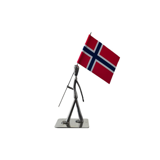 Kay Bojesen fanebærer med norsk og dansk flag